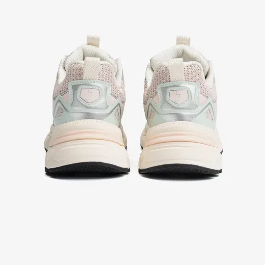 נעלי סניקרס לנשים