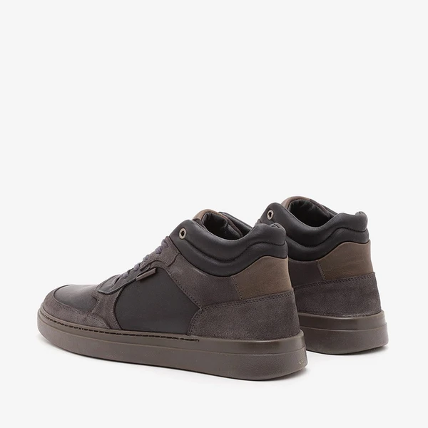 מגפוני סניקרס אפורות